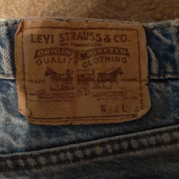 LEVI Distressed Cut Off Denim Shorts - Picture 3 of 6